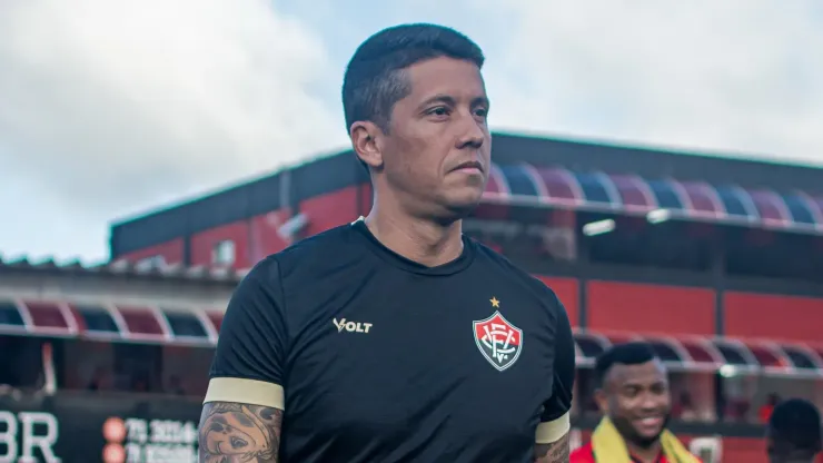 Thiago Carpini durante partida do Vitória contra o Atlético Goianiense, pela 7ª Rodada - Campeonato Brasileiro Série A 2024. Fotos: Victor Ferreira/EC Vitória
