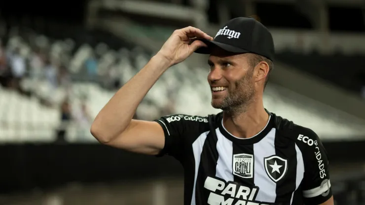 Atualmente, Joel Carli trabalha no Botafogo - Foto: Jorge Rodrigues/AGIF
