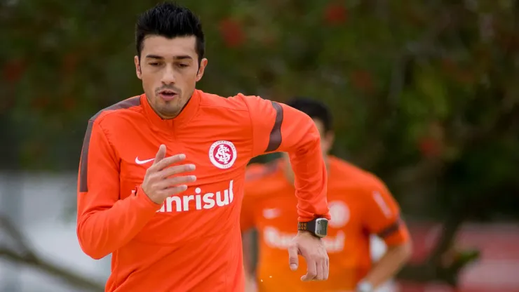 Dátolo brilhou no futebol brasileiro - Foto: Ramiro Furquim/AGIF
