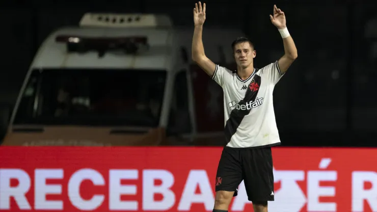 Estrella marcou seu primeiro gol como profissional - Foto: Jorge Rodrigues/AGIF
