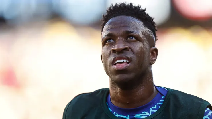 Vinicius Junior, do Brasil, se aquece antes da partida do Grupo D da CONMEBOL Copa América 2024 entre Brasil e Colômbia, no Levi's Stadium, em 2 de julho de 2024, em Santa Clara, Califórnia. (Foto de Lachlan Cunningham/Getty Images)
