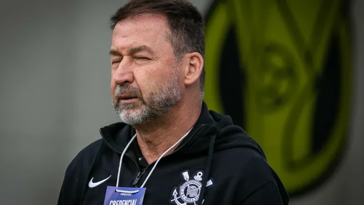 Augusto Melo do Corinthians durante partida contra o Cruzeiro no estádio Mineirão pelo campeonato Brasileiro A 2024. Foto: Fernando Moreno/AGIF
