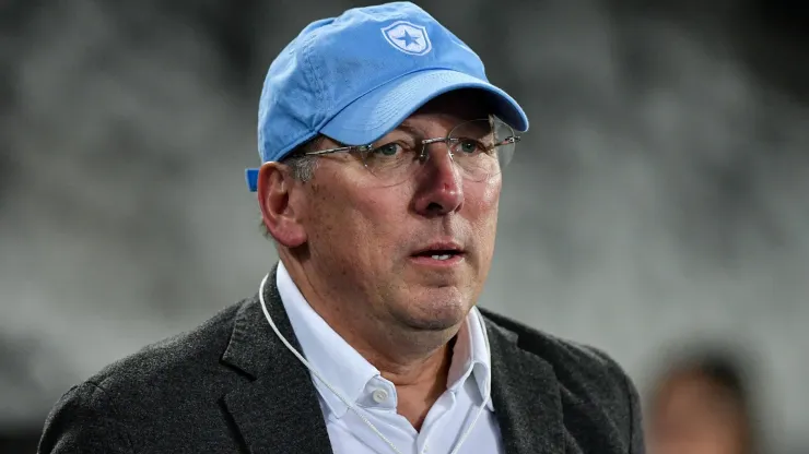  John Textor presidente da SAF do Botafogo durante partida contra o Atlético-GO no estádio Engenhão pelo campeonato Brasileiro A 2024. Foto: Thiago Ribeiro/AGIF
