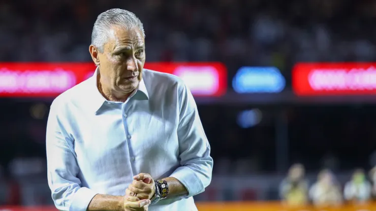 Tite revelou as contratações em coletiva de imprensa - Foto: Marco Miatelo/AGIF
