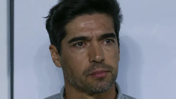 Abel Ferreira, técnico do Palmeiras, durante a partida de volta das oitavas de final da Copa do Brasil entre Palmeiras e Flamengo, no Allianz Parque, em 7 de agosto de 2024, em São Paulo, Brasil. (Foto de Ricardo Moreira/Getty Images)
