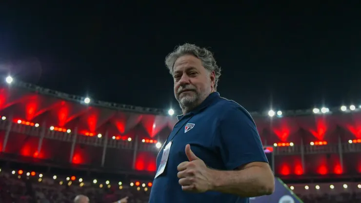 Júlio Casares presidente do São Paulo antes da partida contra o Flamengo no estádio Maracanã pelo campeonato Brasileiro A 2024. Foto: Thiago Ribeiro/AGIF
