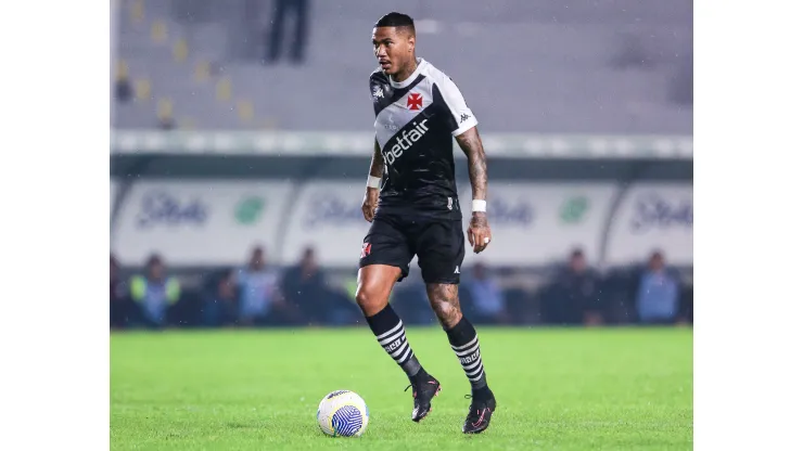 Zé Gabriel durante confronto contra o Juventude no Campeonato Brasileiro de 2024.
