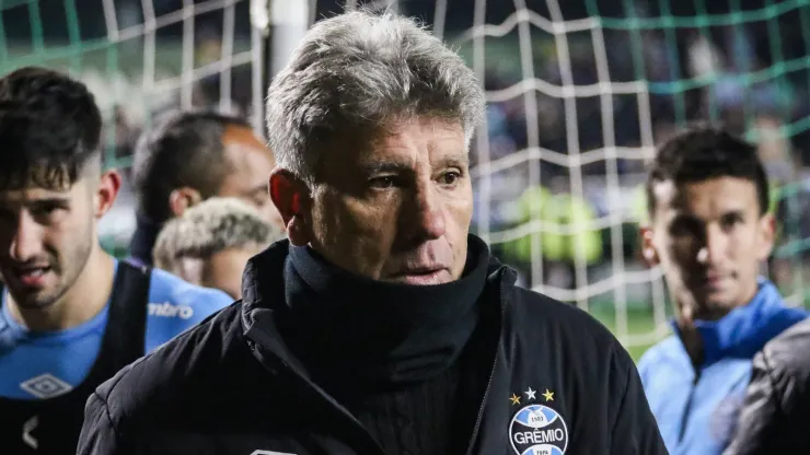 Renato Gaúcho vem montando a melhor formação do Grêmio para a partida - Foto: Leonardo Hübbe/AGIF
