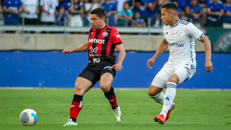 Osvaldo jogador do Vitoria durante partida contra o Cruzeiro no estádio Mineirão pelo campeonato Brasileiro A 2024. Foto: Fernando Moreno/AGIF
