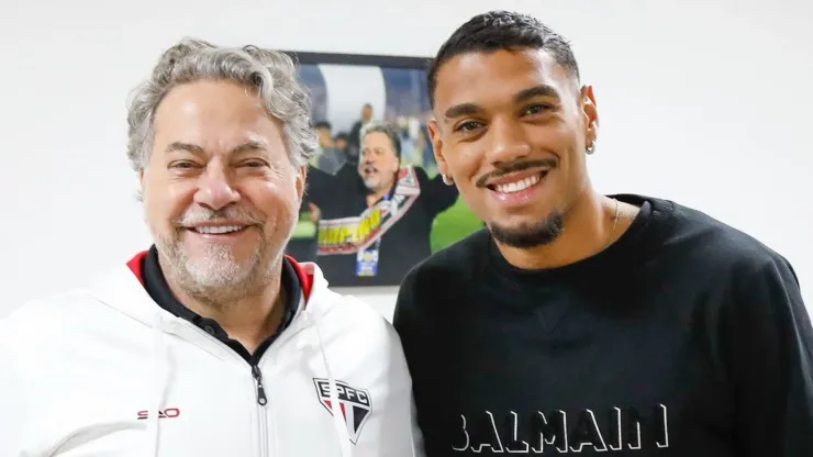 Casares e Tressoldi durante apresentação do novo reforço do São Paulo. Foto: Nilton Fukuda / saopaulofc
