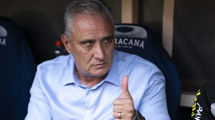 Tite técnico do Flamengo durante partida contra o Atlético-GO no estádio Maracanã pelo campeonato Brasileiro A 2024. Foto: Jorge Rodrigues/AGIF
