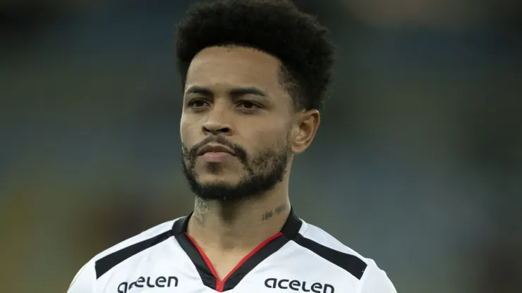 Matheuzinho jogador do Vitoria antes da partida contra o Fluminense no estádio Maracanã pelo campeonato Brasileiro A 2024. Foto: Jorge Rodrigues/AGIF
