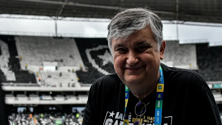 Durcesio Mello presidente do Botafogo antes da partida contra o Fluminense no estádio Engenhão pelo campeonato Brasileiro A 2022. Foto: Thiago Ribeiro/AGIF
