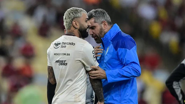 Gabigol jogador do Flamengo durante aquecimento antes da partida contra o Palmeiras no estádio Maracanã pelo campeonato Brasileiro A 2024. Foto: Thiago Ribeiro/AGIF
