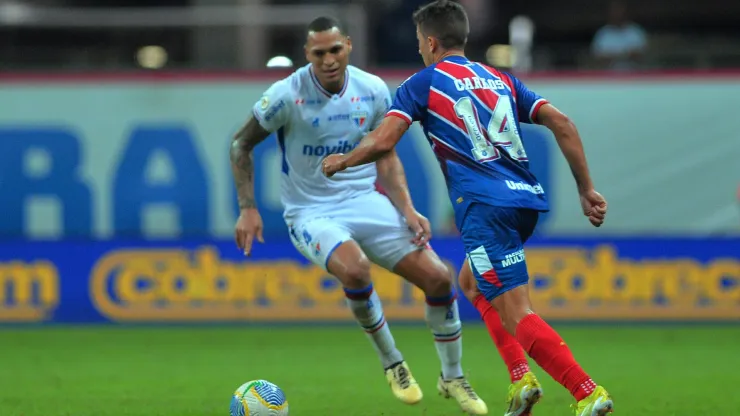 Carlos De Pena, jogador do Bahia durante partida contra o Fortaleza no estádio Arena Fonte Nova pelo campeonato Brasileiro A 2024. Foto: Walmir Cirne/AGIF
