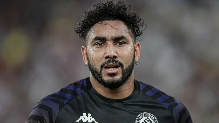 Payet jogador do Vasco durante aquecimento antes da partida contra o Flamengo no estadio Maracanã pelo campeonato Brasileiro A 2024. Foto: Thiago Ribeiro/AGIF
