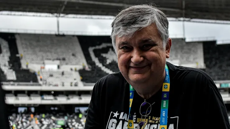 Durcesio Mello presidente do Botafogo antes da partida contra o Fluminense no estádio Engenhão pelo campeonato Brasileiro A 2022. Foto: Thiago Ribeiro/AGIF
