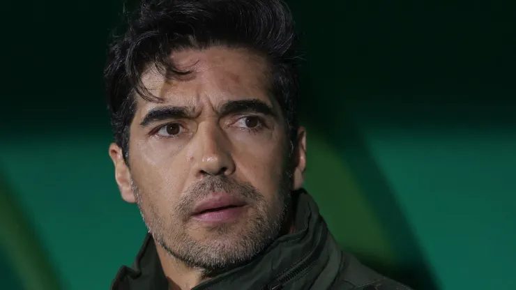 Abel Ferreira técnico do Palmeiras durante partida contra o Atlético-MG no estádio Brinco de Ouro pelo campeonato Brasileiro A 2024. Foto: Ettore Chiereguini/AGIF
