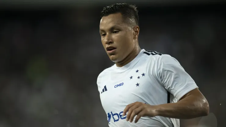 Marlon jogador do Cruzeiro durante partida contra o Botafogo no estádio Engenhão pelo campeonato Brasileiro A 2023. Foto: Jorge Rodrigues/AGIF
