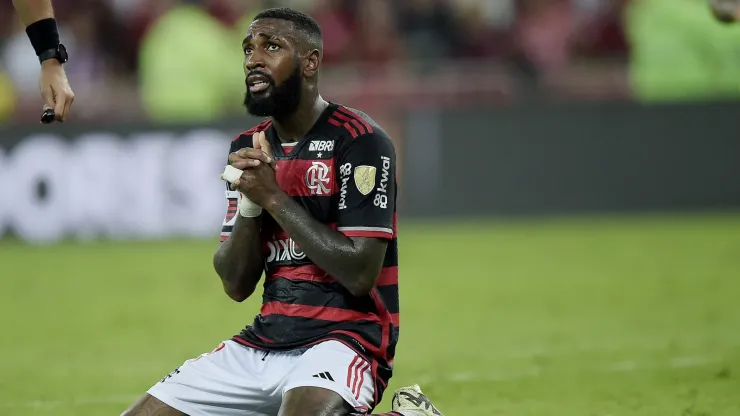 Gerson jogador do Flamengo lamenta durante partida contra o Peñarol no estádio Maracanã pelo campeonato Copa Libertadores 2024. Foto: Alexandre Loureiro/AGIF
