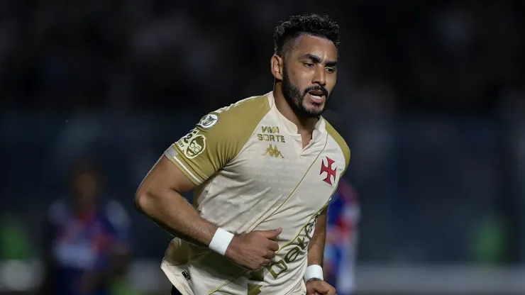 Payet, jogador do Vasco, comemora seu gol durante partida contra o Bahia (Foto: Thiago Ribeiro/AGIF)
