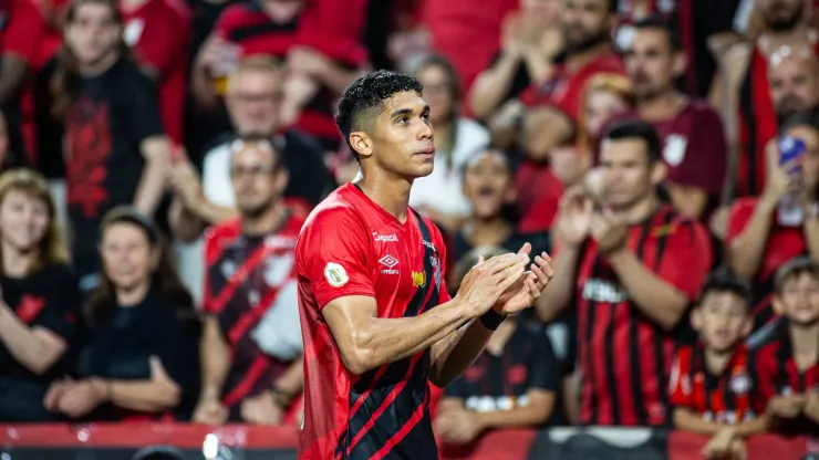 Julimar jogador do Athletico-PR durante partida contra o Cruzeiro no estadio Arena da Baixada pelo campeonato Brasileiro A 2024. 
