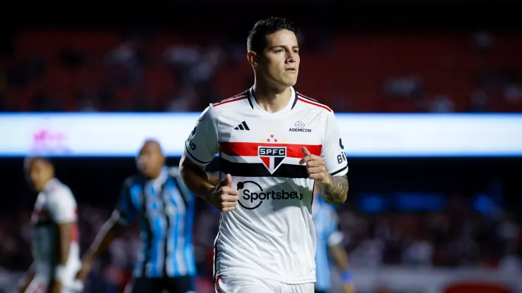 James Rodriguez, ex-jogador do São Paulo, durante partida no estádio do MorumBis, pelo Brasileirão Betano de 2023.
