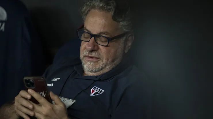 Júlio Casares, presidente do São Paulo, antes da partida contra o Flamengo (Foto: Jorge Rodrigues/AGIF)
