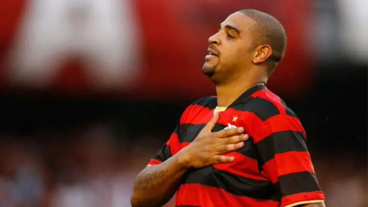 Adriano fez história no Flamengo. Foto: Reprodução X do CRF
