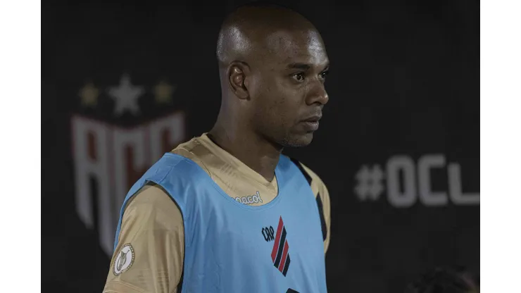 Fernandinho durante confronto contra o Atlético-GO no Brasileirão 2024.
