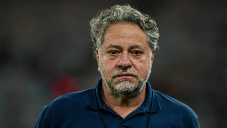 Julio Casares, presidente do São Paulo, antes da partida contra o Flamengo (Foto: Thiago Ribeiro/AGIF)
