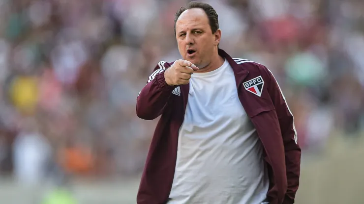 Rogério Ceni, ex-técnico do São Paulo, durante partida contra o Fluminense, pelo Brasileirão de 2022.
