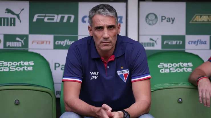 Juan Pablo Vojvoda técnico do Fortaleza durante partida contra o Palmeiras no estádio Arena Allianz Parque pelo campeonato Brasileiro A 2024. Foto: Ettore Chiereguini/AGIF
