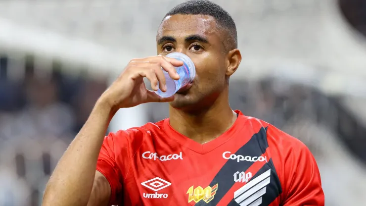 jogador Erick do Athletico-PR durante partida contra o Corinthians no estadio Arena Corinthians pelo campeonato Brasileiro A 2024. Foto: Joisel Amaral/AGIF
