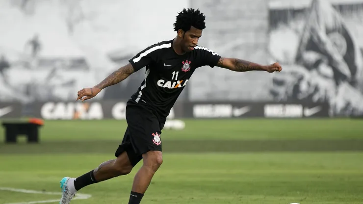 Zagueiro Gil durante treino do Corinthians no CT Dr. Joaquim Grava em Sao Paulo. 
