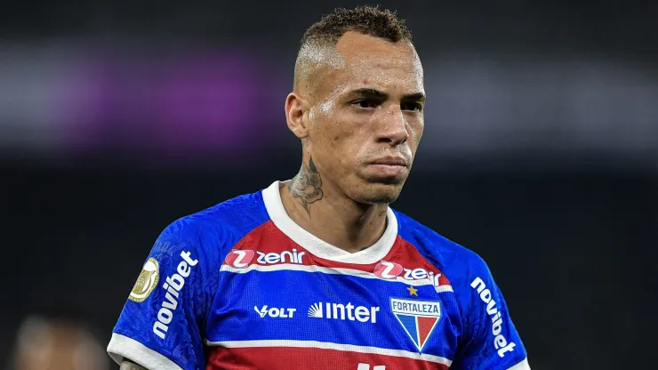 Breno Lopes jogador do Fortaleza durante partida contra o Botafogo no estadio Engenhao pelo campeonato Brasileiro A 2024. Foto: Thiago Ribeiro/AGIF
