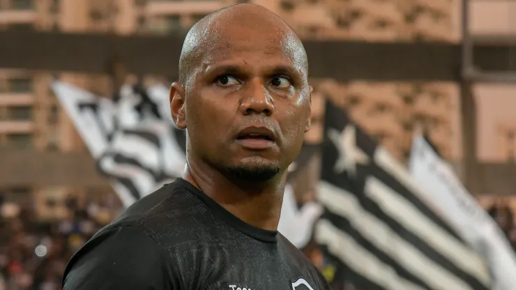 Jefferson jogador do Botafogo durante aquecimento antes da partida contra o Parana Clube no estadio Engenhao pelo campeonato Brasileiro A 2018. Foto: Thiago Ribeiro/AGIF
