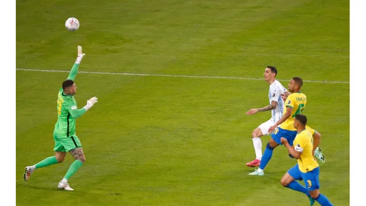 Di María histórico: se la picó al arquero y clavó un golazo en el Maracaná