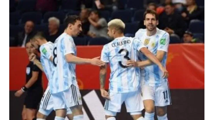 Argentina enfrenta a Serbia por la Fecha 2 del Mundial de Lituania (Foto: AFA).
