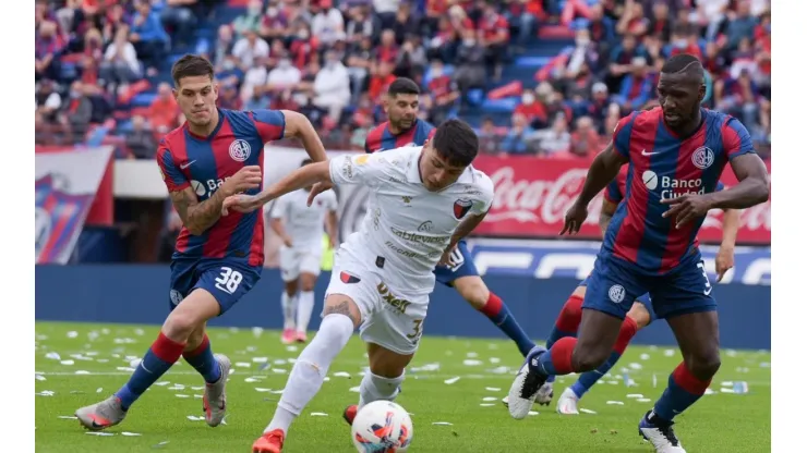 San Lorenzo perdió 2-1 frente a Colón y el Nuevo Gasómetro estalló de bronca. (Foto: @LigaAFA)
