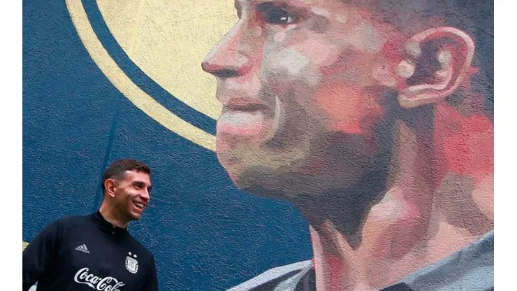 El gesto viral de Dibu Martínez al ver el mural de la Copa América