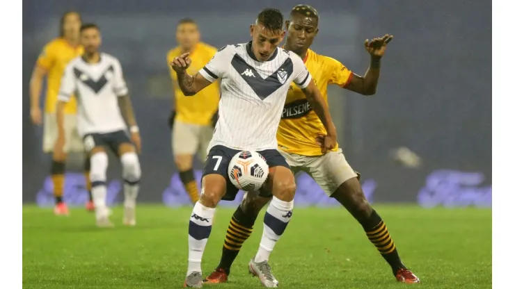 En medio de los rumores por su posible salida, Centurión se fue del entrenamiento de Vélez