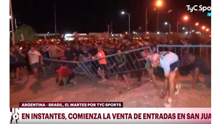 Caos, corridas e incidentes en San Juan para ver a la Selección Argentina