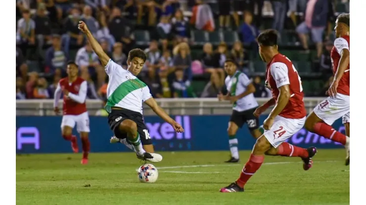 En la noche de Peña y Arenales, Banfield le ganó 4-1 a Independiente.
