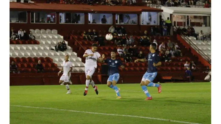 En el Tomás A. Ducó, Huracán le ganó 1-0 a Racing.
