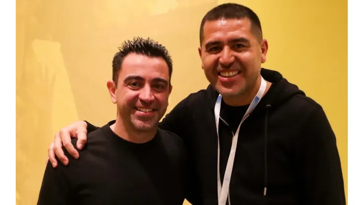 "Leyendas": la foto de Riquelme con Xavi tras la Maradona Cup