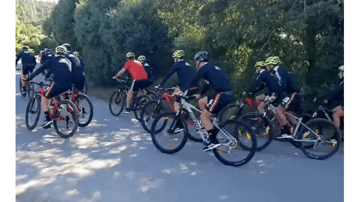 Pedaleando por un sueño: River salió a pasear en bicicleta mientras celebra la vuelta de Paulo Díaz