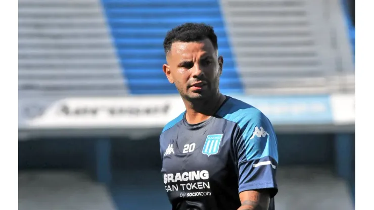 Edwin Cardona explotó contra todos los que indicaron que se tomó vacaciones en Racing.
