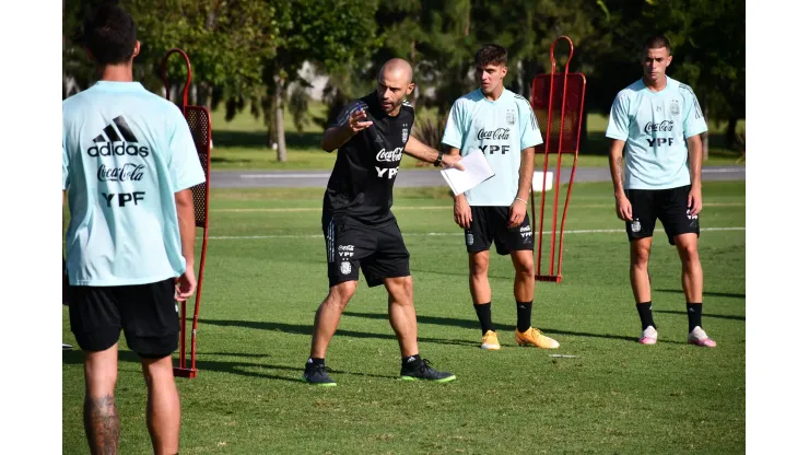 Mascherano comenzó su etapa en la Selección y recibió el apoyo de Messi y Di María