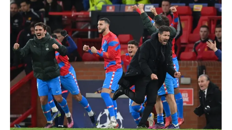 Tras una clasificación histórica en Old Trafford, Simeone contó por qué se fue corriendo del campo